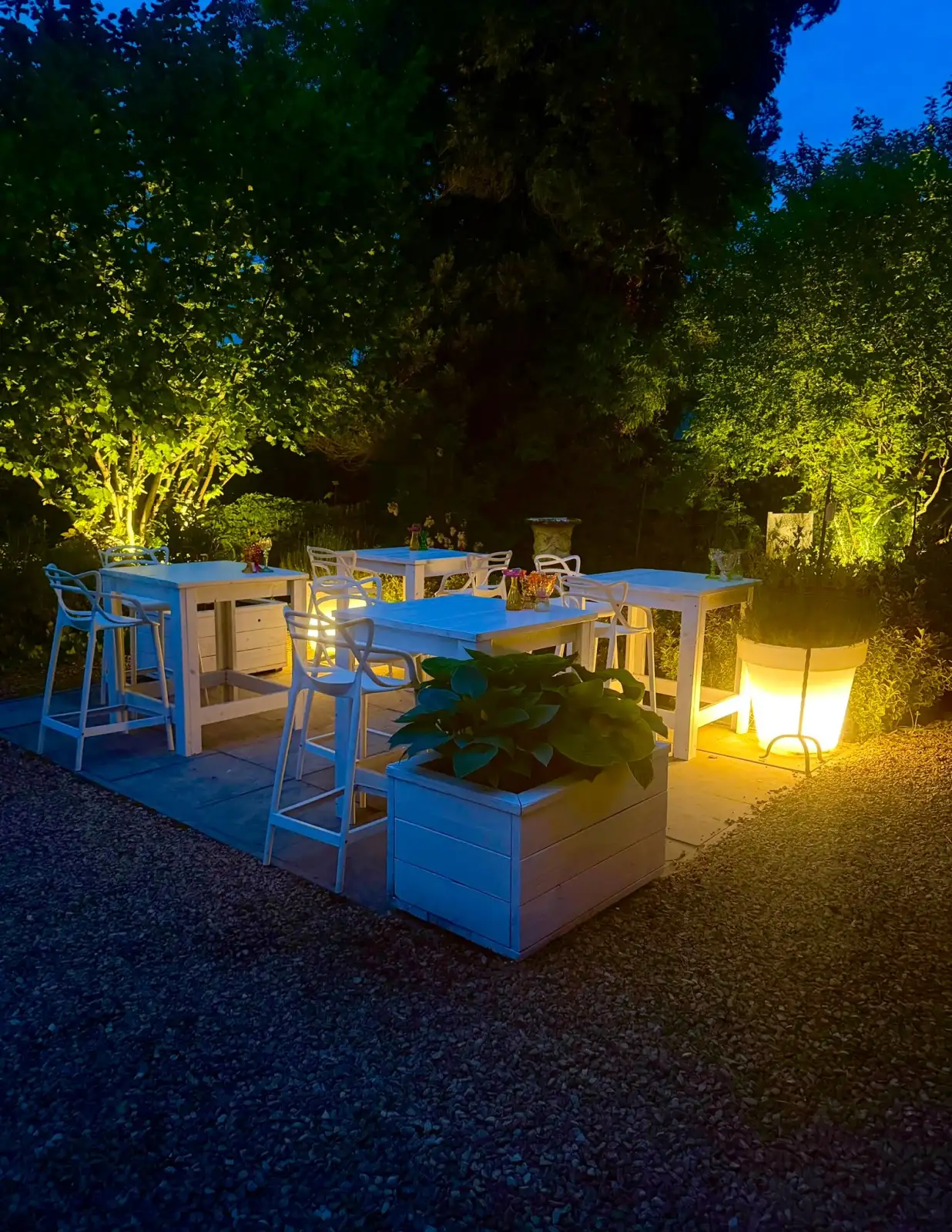 Het terras bij avond